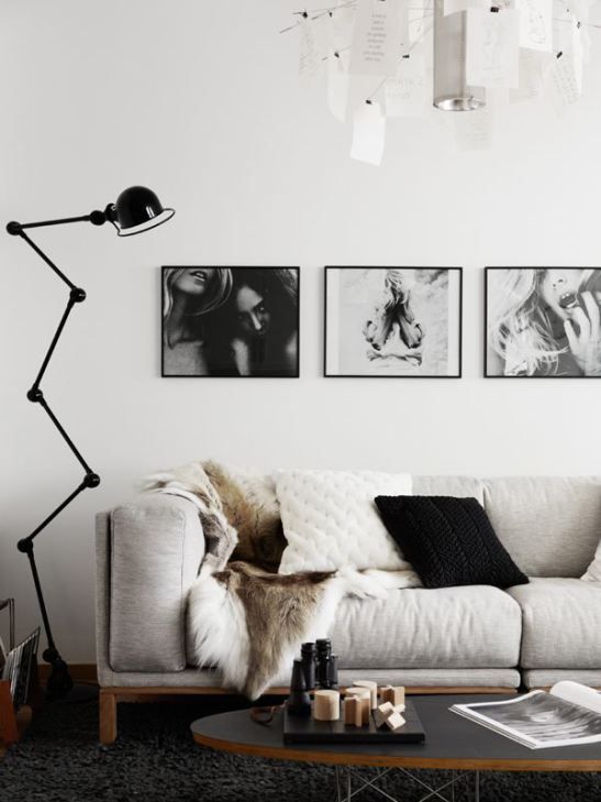 Séjour blanc et noir à la décoration scandinave 