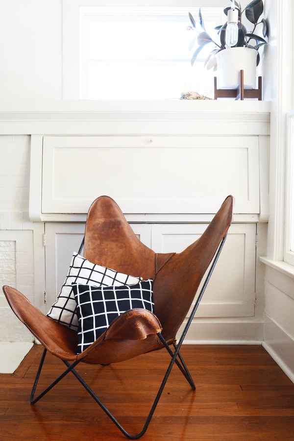grid-coussin-noir-blanc-chaise-design-cuir