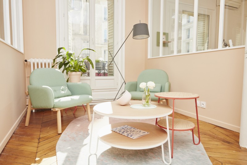 Salon cocooning style scandinave aux tons pastel