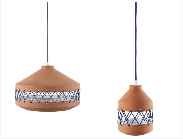 suspensions-tie-terre-cuite-design-laura-marin-incipit-luminaire-bi-matiere-cordon-electrisue-bleu