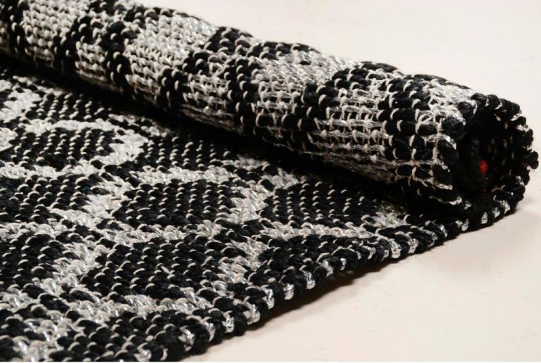 Un tapis graphique c'est chic : j'opte pour le noir et blanc - Jessica