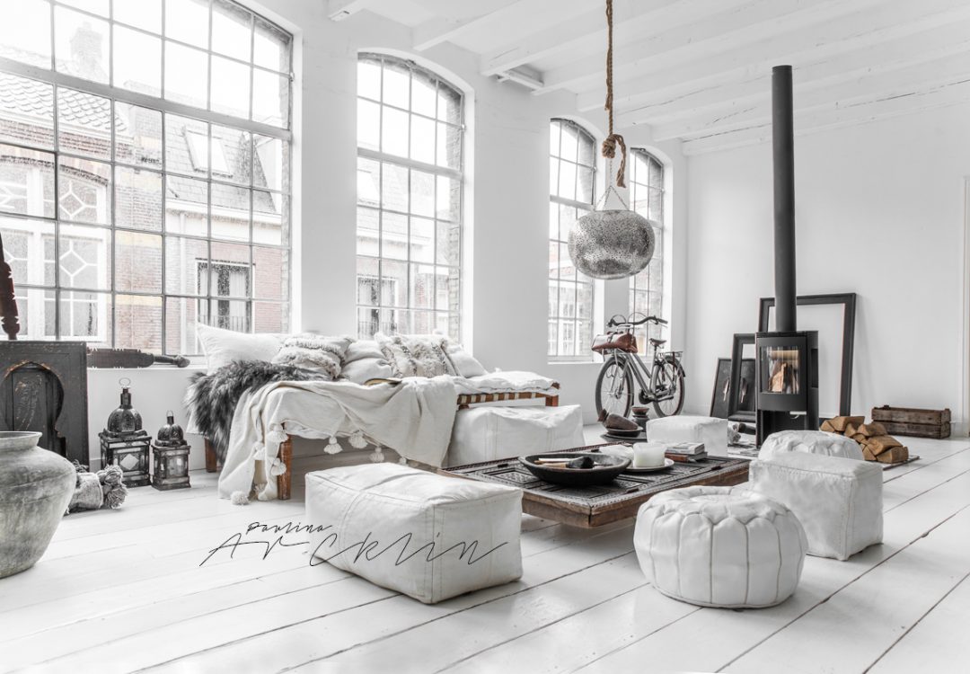 Ethnique : Quand la déco Scandinave rencontre le Maroc. Chambre ethnique dans un loft au total look blanc