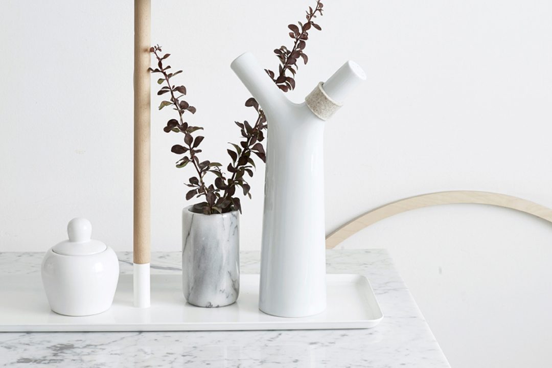 Vase ou arrosoir design en céramique designé par le Studio Macura