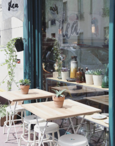 Café boutique Flea, au marché aux puces de Saint-Ouen par Tom et Léa