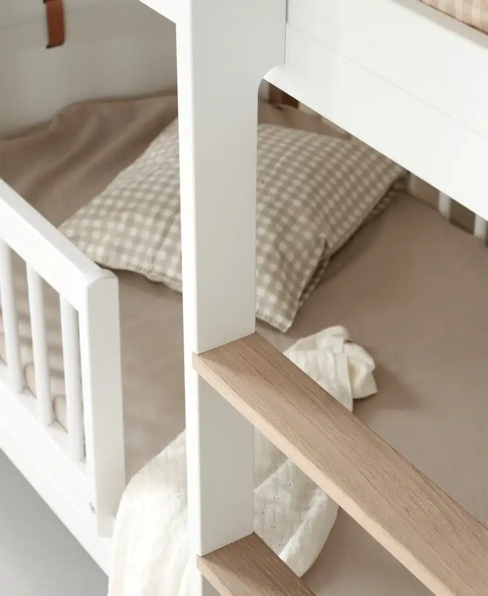chambre d'enfants avec lits superposés